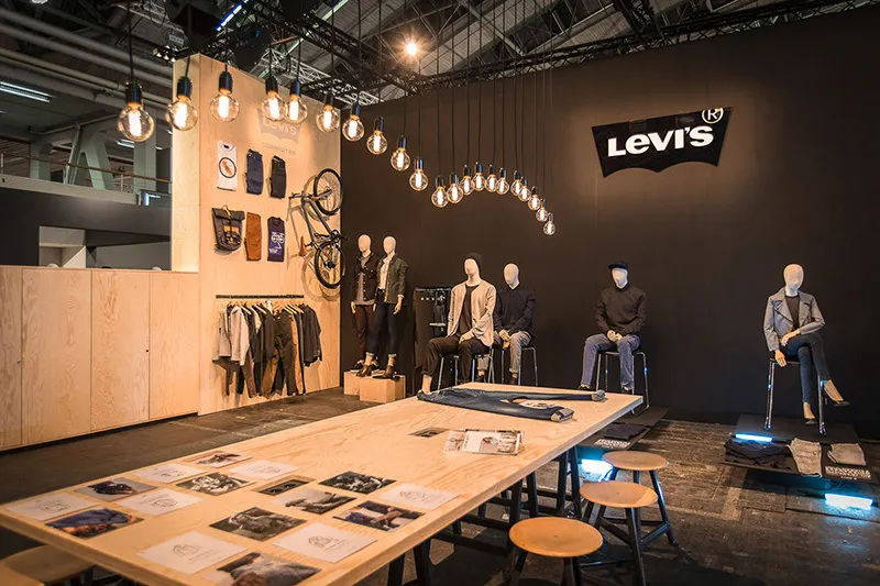 Cửa hàng trưng bày các sản phẩm mới nhất của thương hiệu quẩn áo nổi tiếng Lev'is