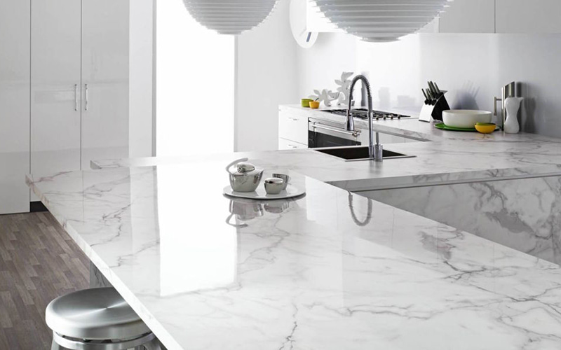 mặt bếp sáng bóng đẹp với vân đá