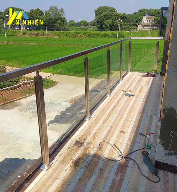 hình ảnh lan can kính cường lực