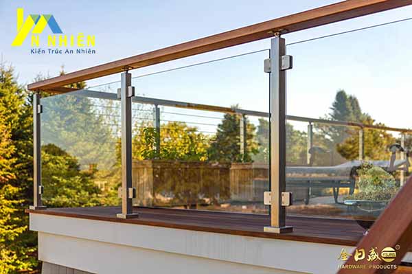 thiết kế cầu thang kính cường lực đẹp