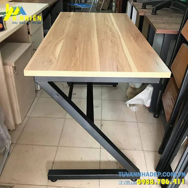 bàn chân sắt mặt gỗ tự nhiên