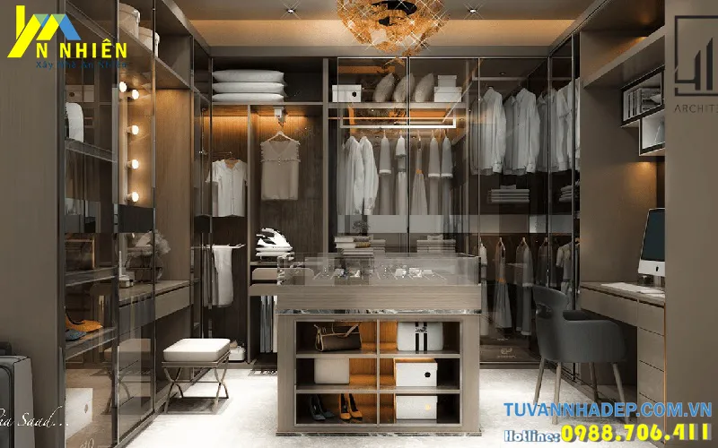 những bộ quần áo được sắp xếp ngăn nắp trong phòng thay đồ